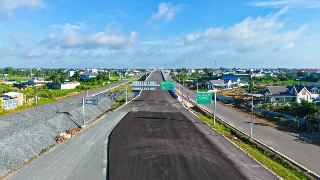 Hệ thống hồ điều hòa và cảnh quan sinh thái xung quanh nút giao Mỹ Yên