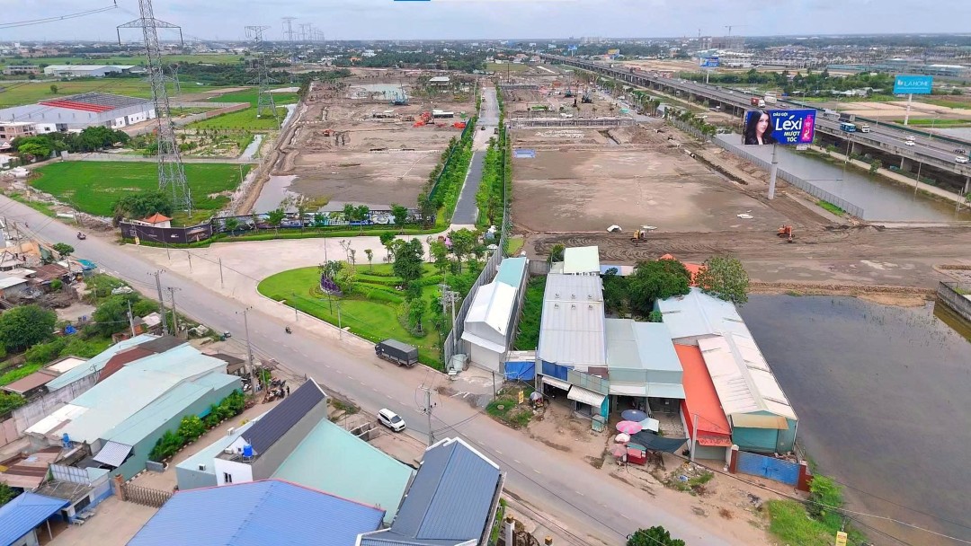 Thi công tuyến đường nội bộ và trồng cây cảnh quan tại Thanh Phú Centre Point