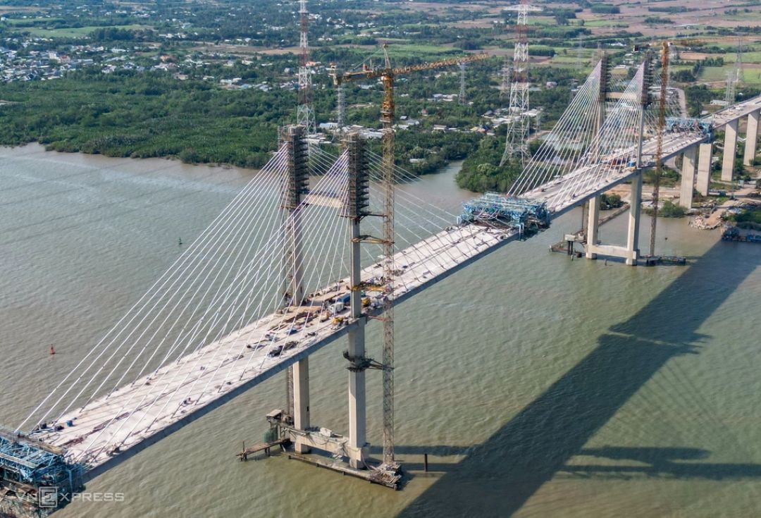 Thi công cầu Phước Khánh thuộc tuyến cao tốc Bến Lức - Long Thành