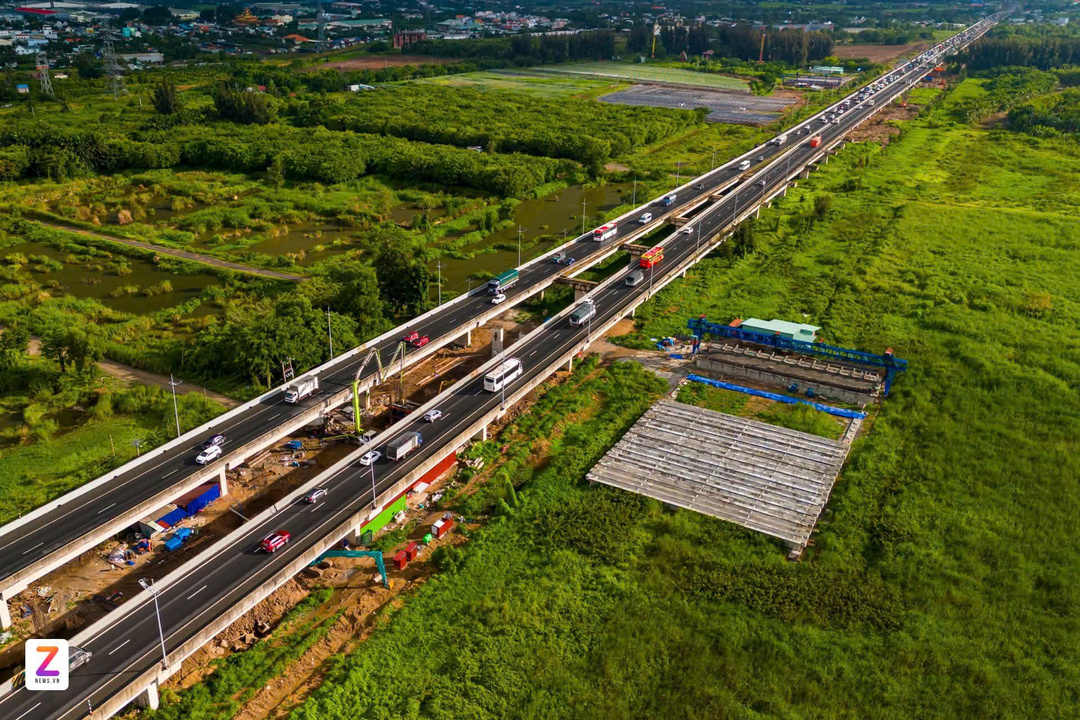 Hoạt động vận tải logistics trên tuyến cao tốc TP.HCM - Miền Tây